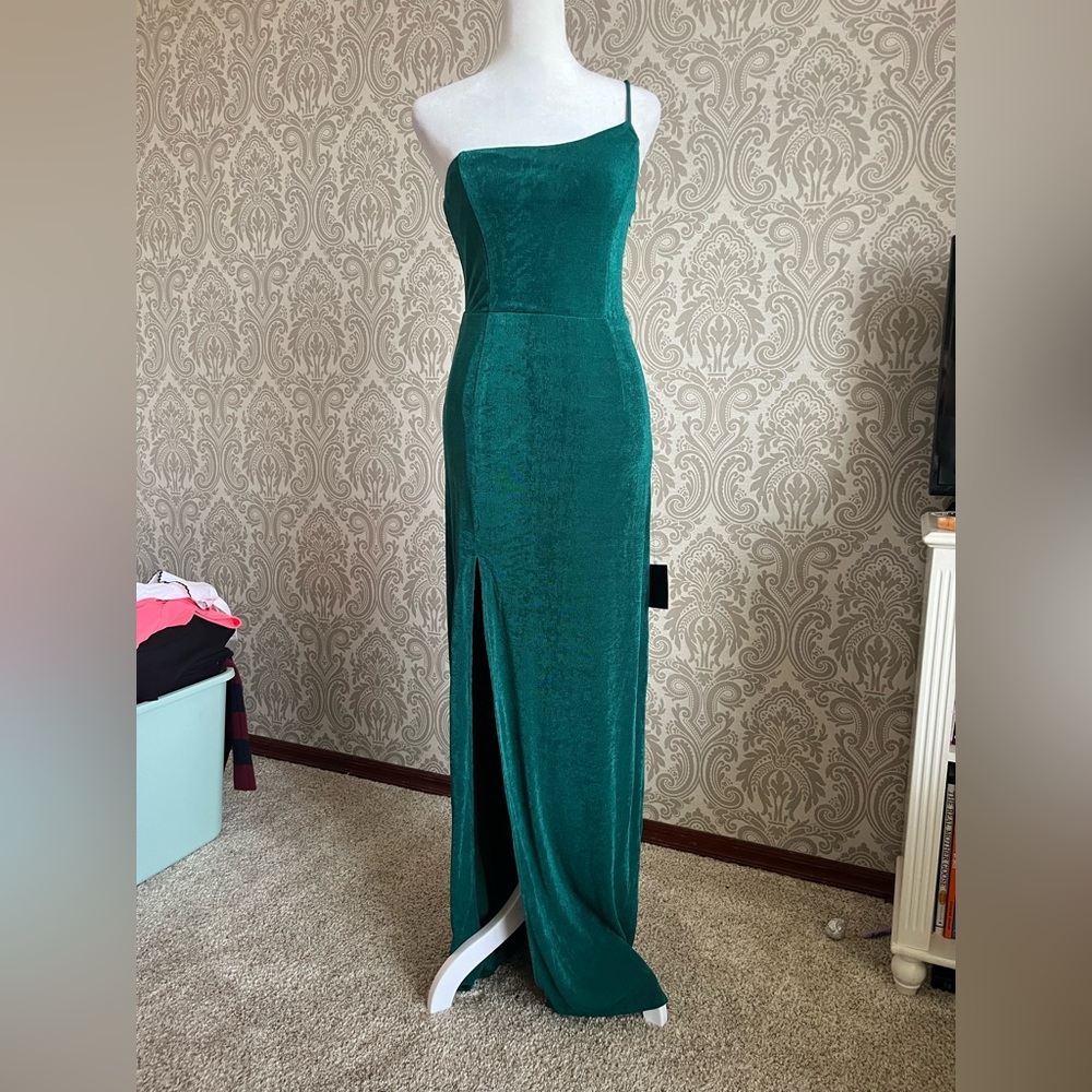 NWT LULUS Elegant Green shimmer one shoulder Evening Dress size small